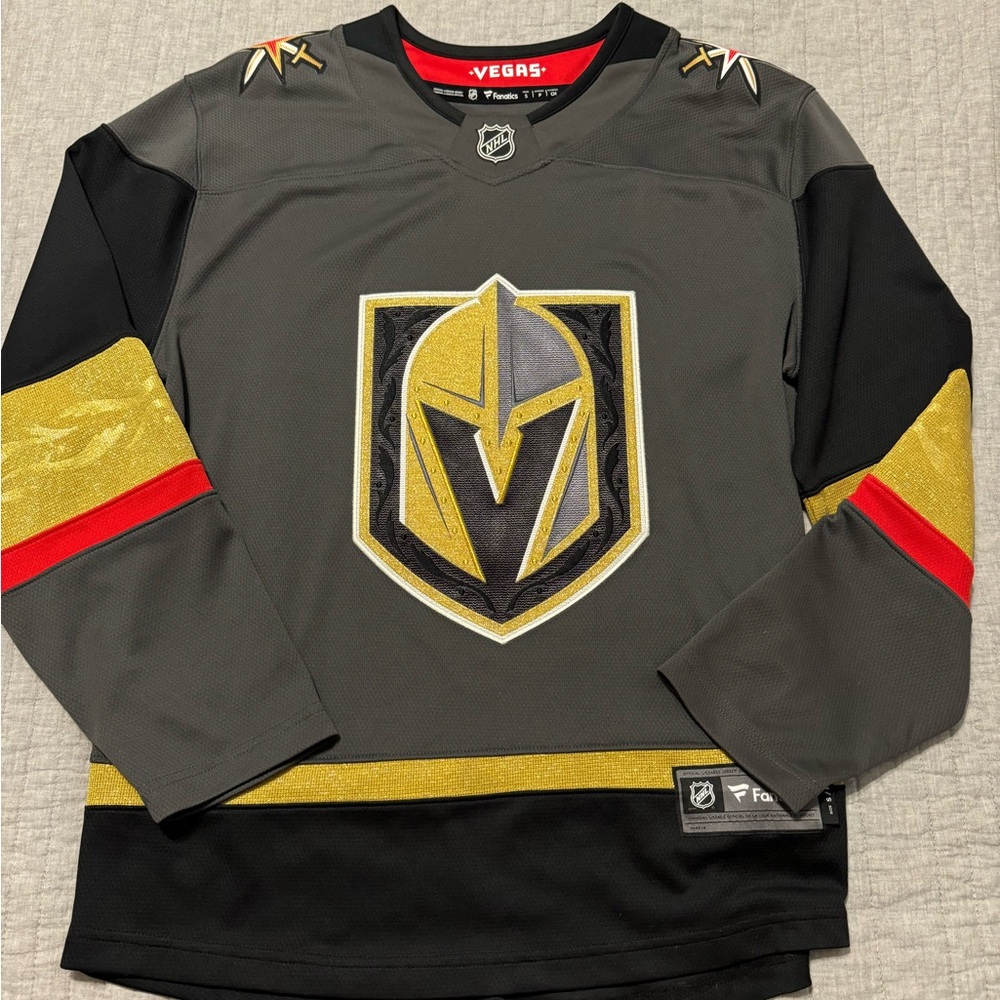 Like new, worn once. Size Small Las Vegas Knights jersey!